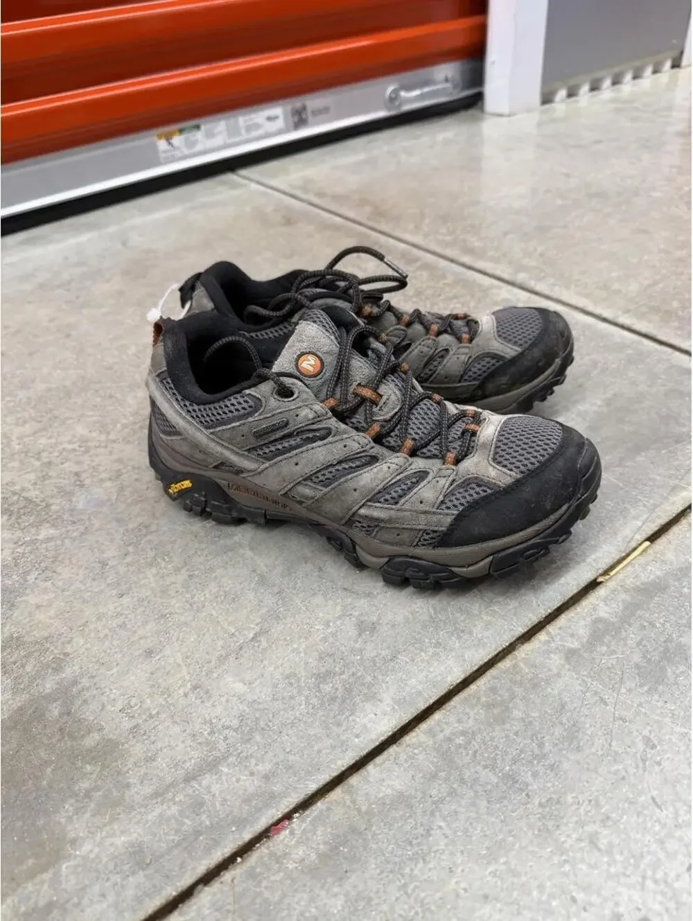 merrell moab 3 granite beige and grey hiking shoes size 8.5 MENS